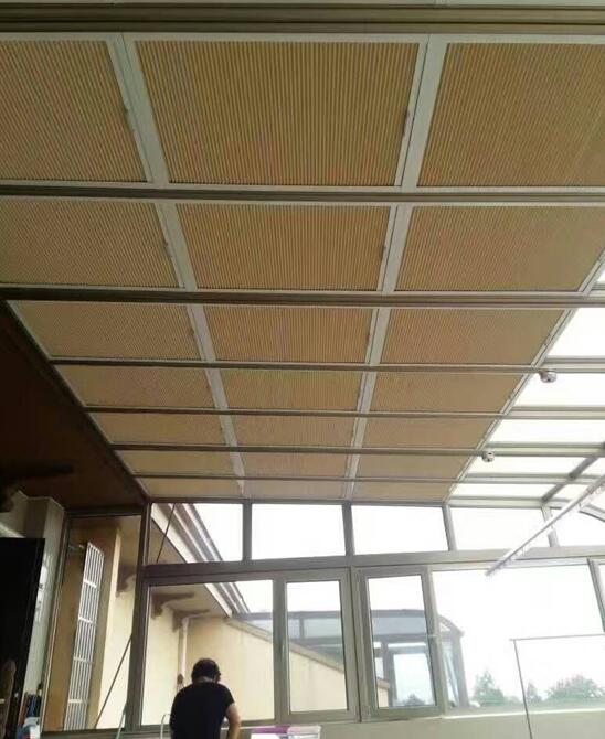 电动蜂巢帘